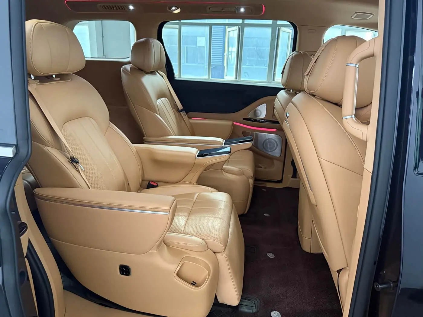 Voyah Auto Voyah Dreamer 2024 — Photo 10/11