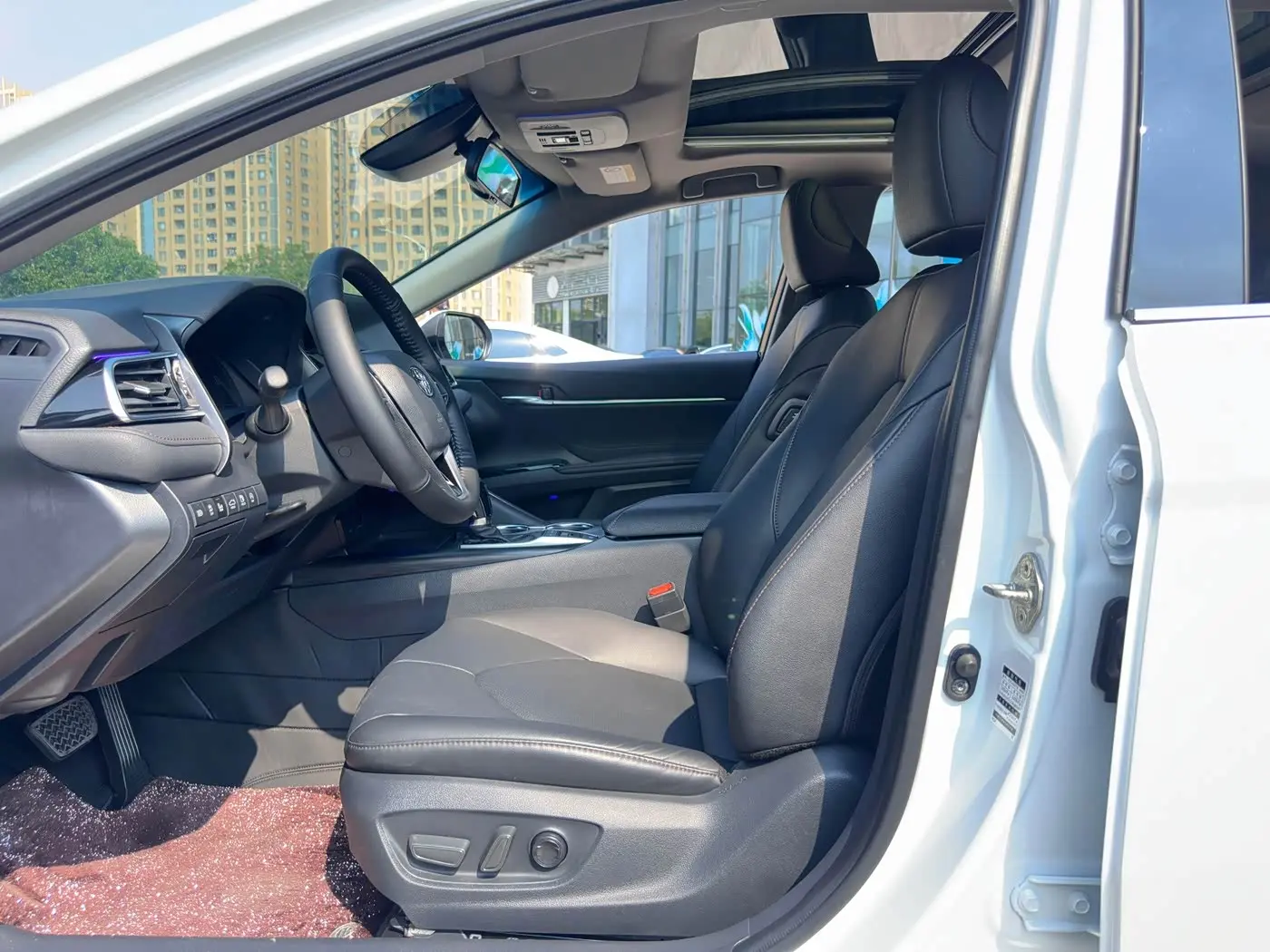 Toyota Camry 2022 — Photo 7/18