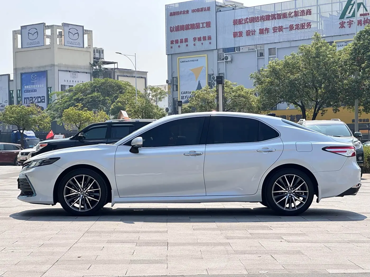 Toyota Camry 2022 — Photo 6/18