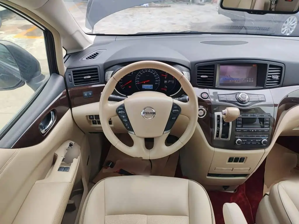 Nissan Quest 2015 — Photo 7/20
