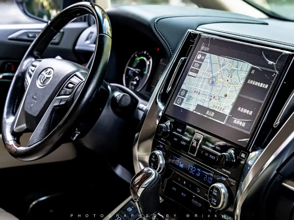 Toyota Alphard 2021 — Photo 6/16