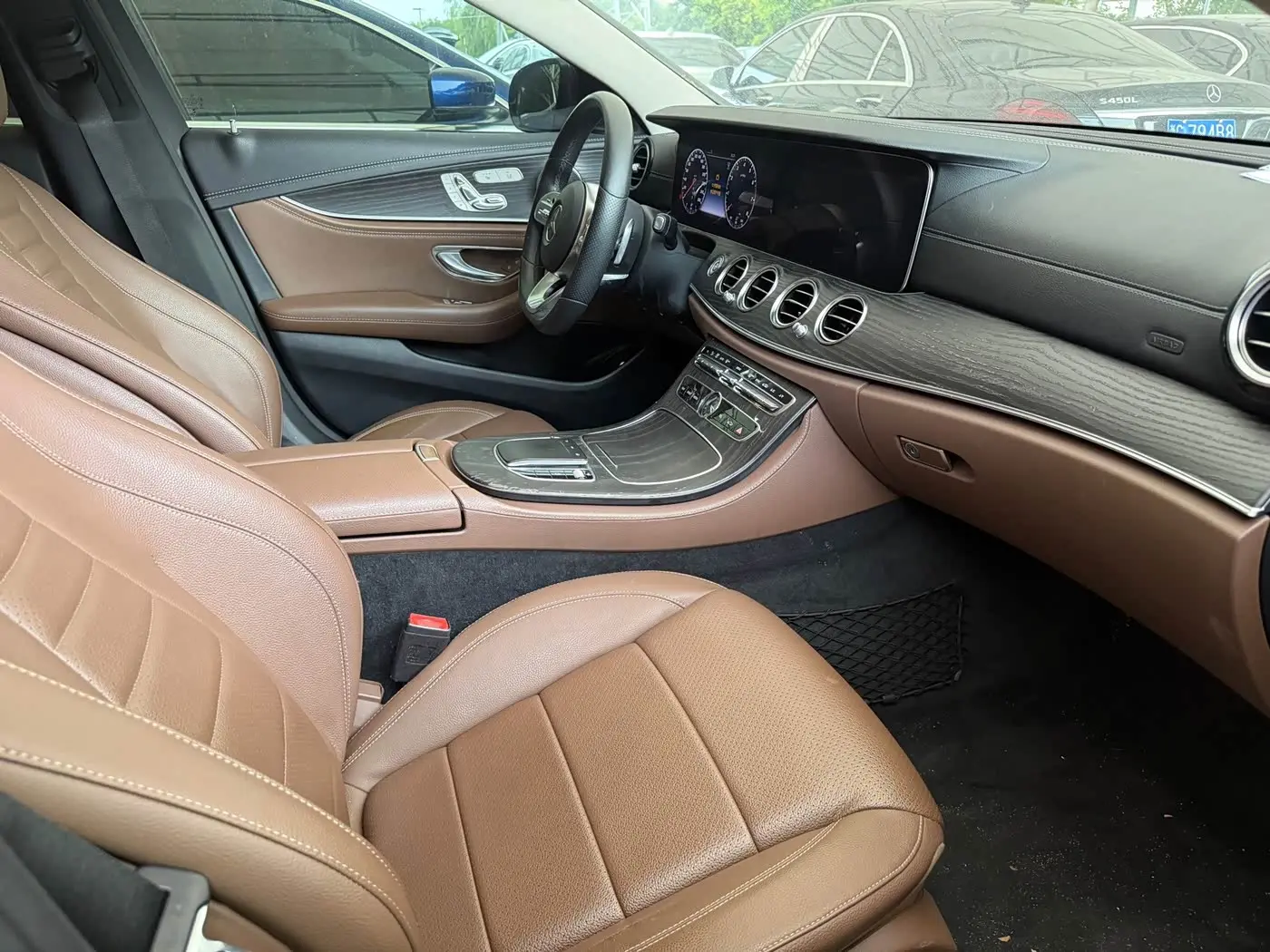 Mercedes-Benz E-Class 2019 — Şəkil 19/20