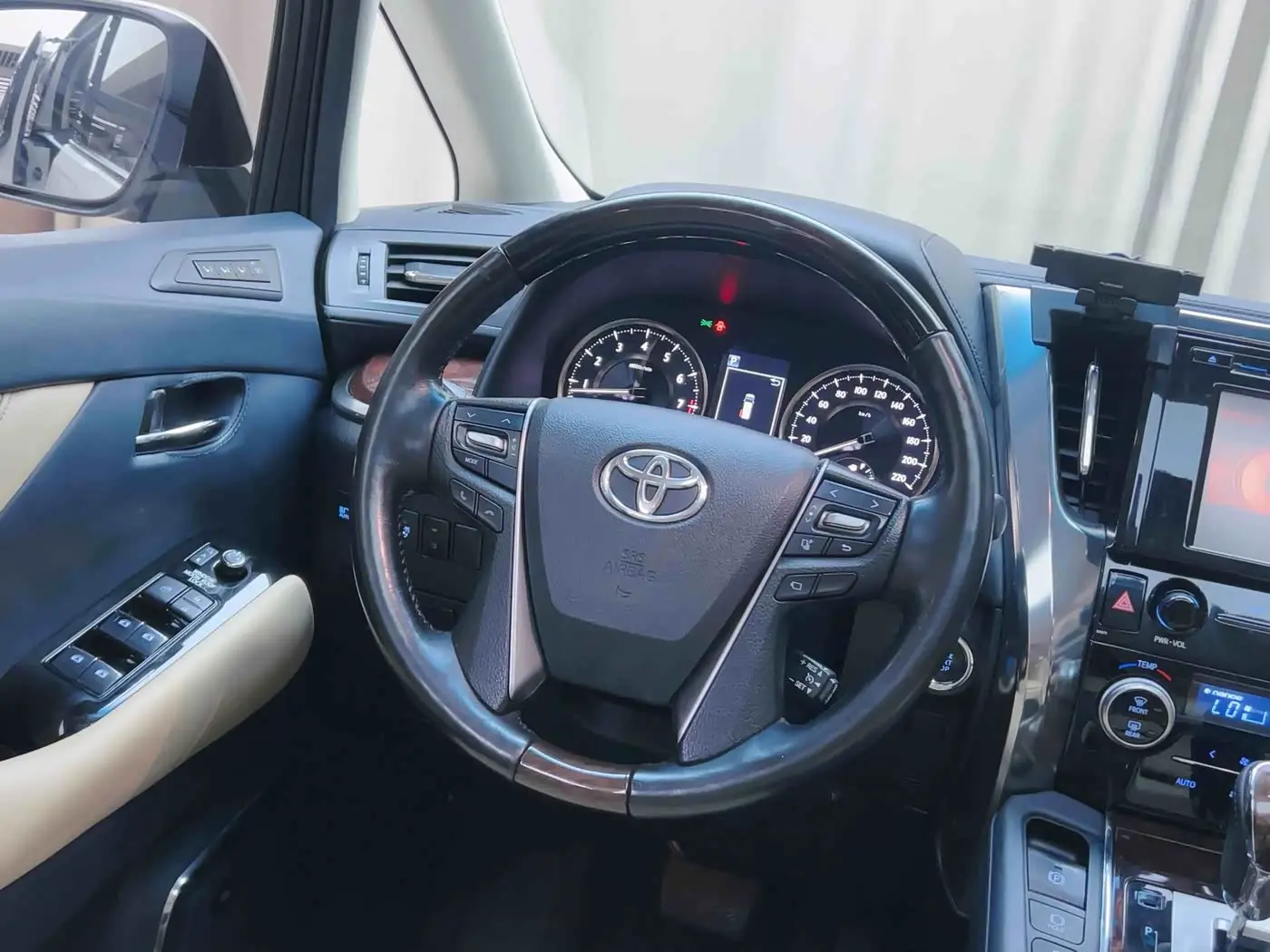 Toyota Alphard 2019 — Şəkil 6/20