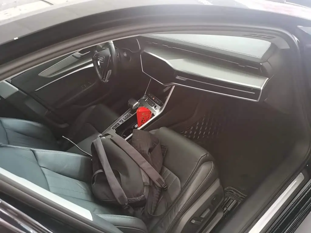 Audi A6L 2021 — Photo 8/19