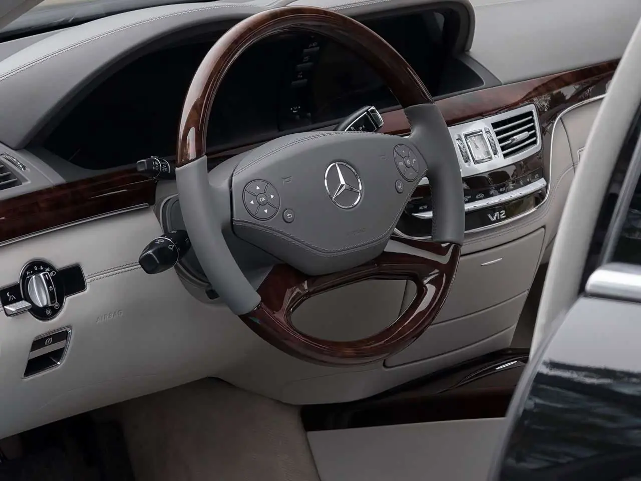 Mercedes-Benz S-Class 2014 — Photo 11/20