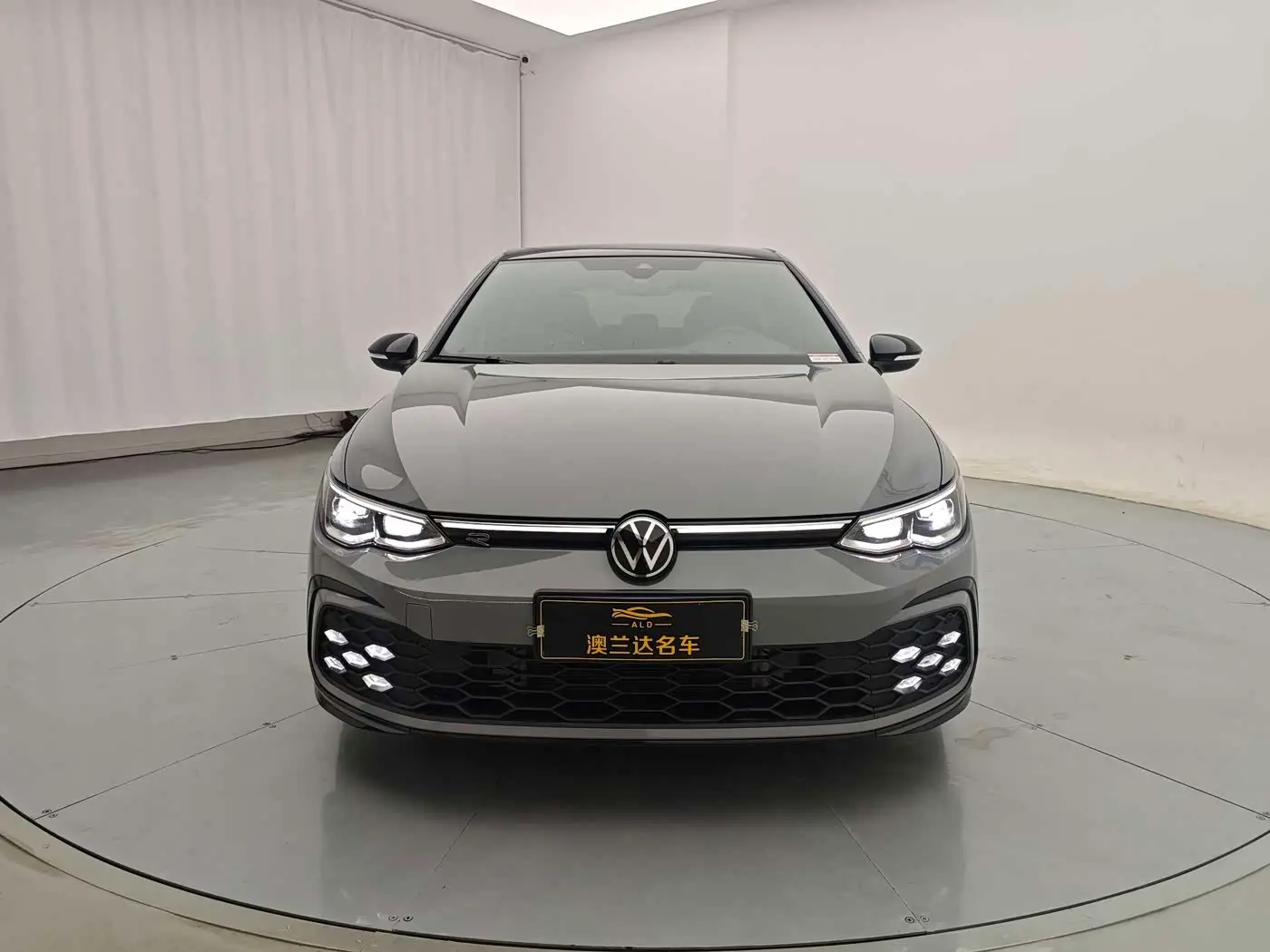 Volkswagen Golf 2024 — Photo 2/20