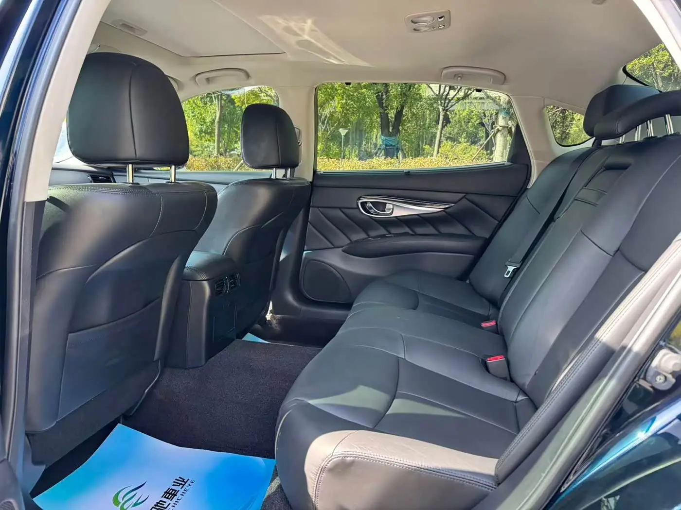 Infiniti Q70 2018 — Photo 7/20