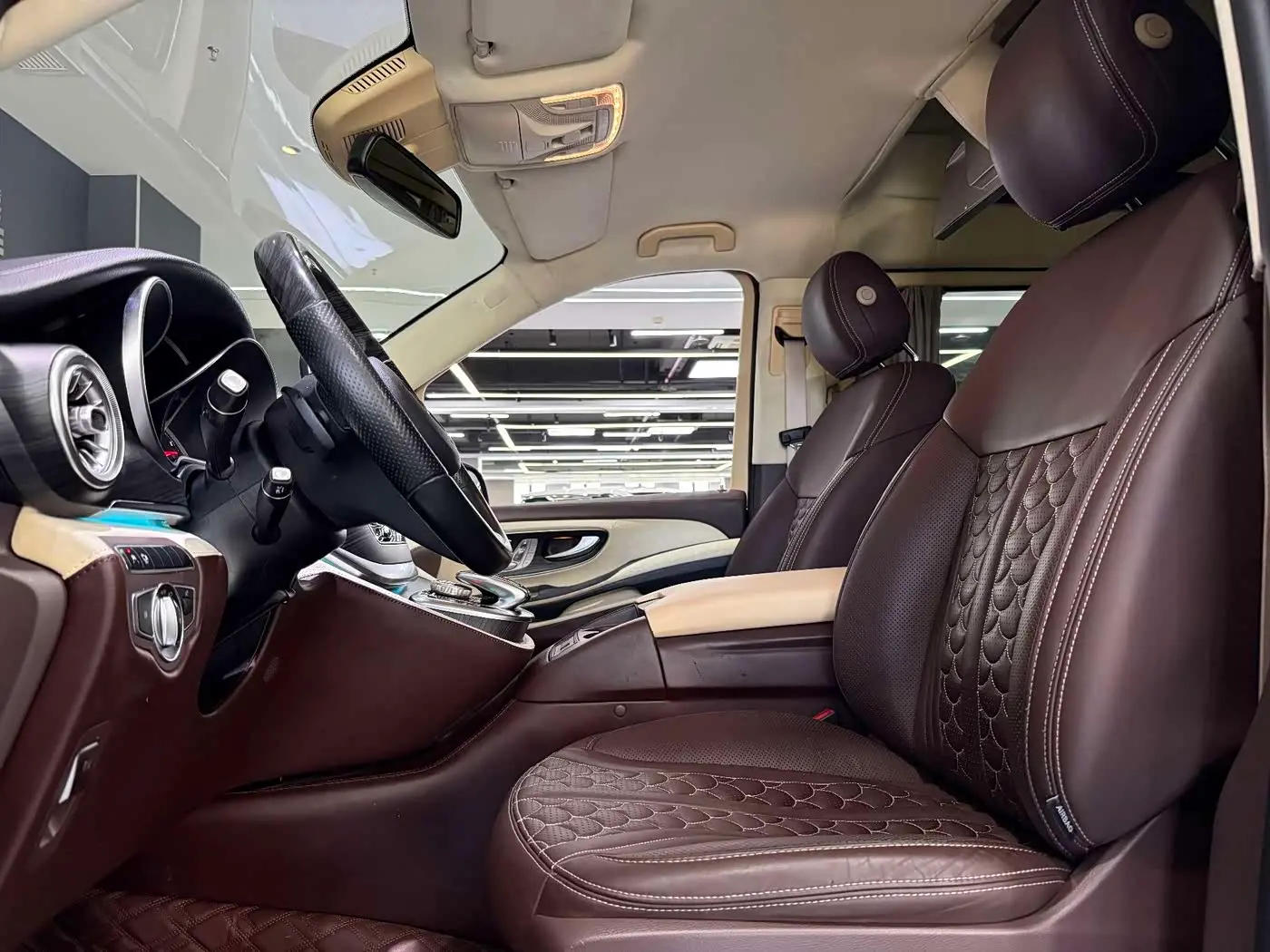 Mercedes-Benz V-Class 2020 — Photo 9/20