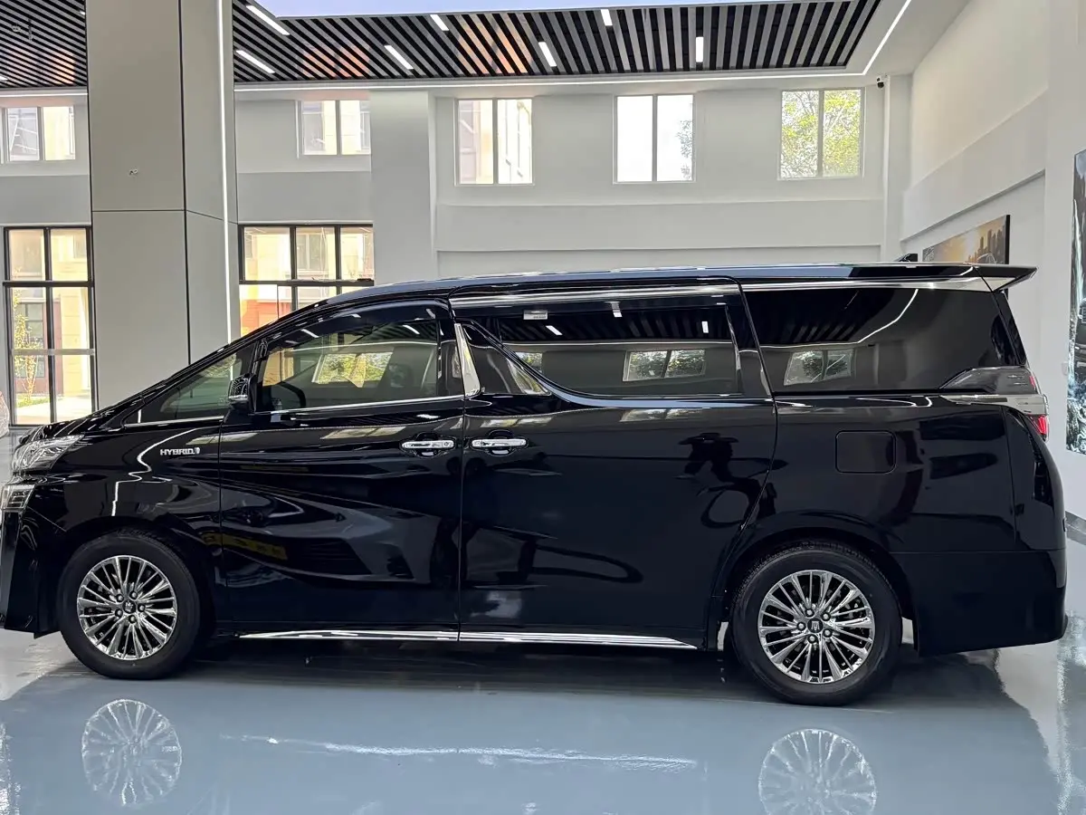 Toyota Vellfire 2021 — Photo 8/13