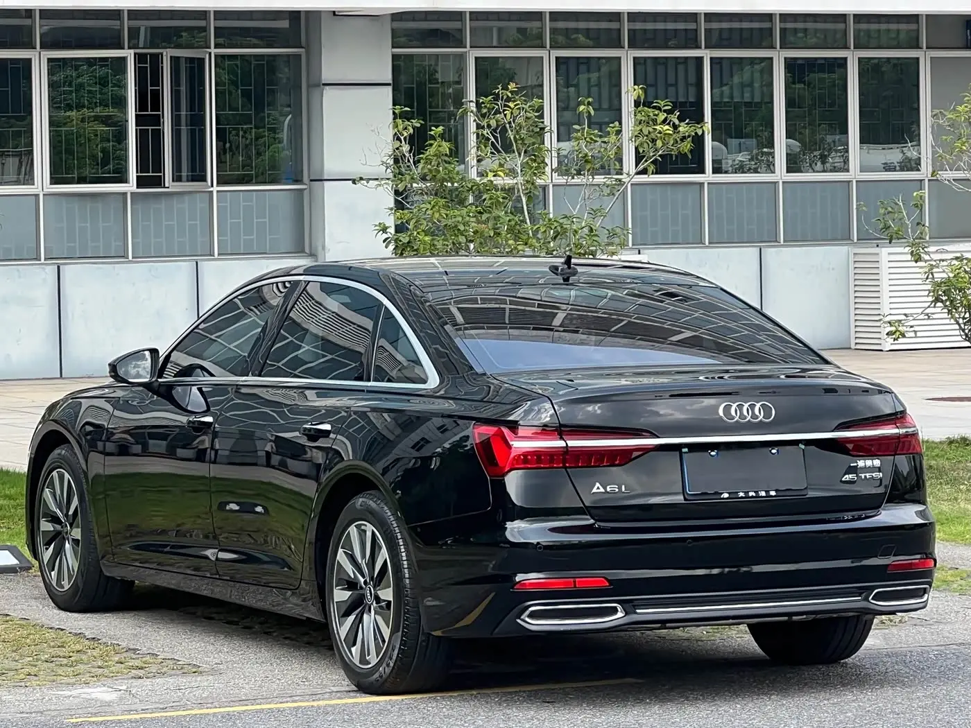 Audi A6L 2022 — Photo 6/20