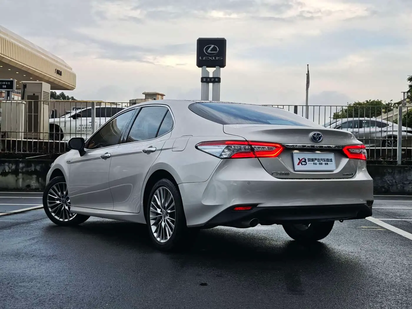 Toyota Camry 2021 — Фото 4/18
