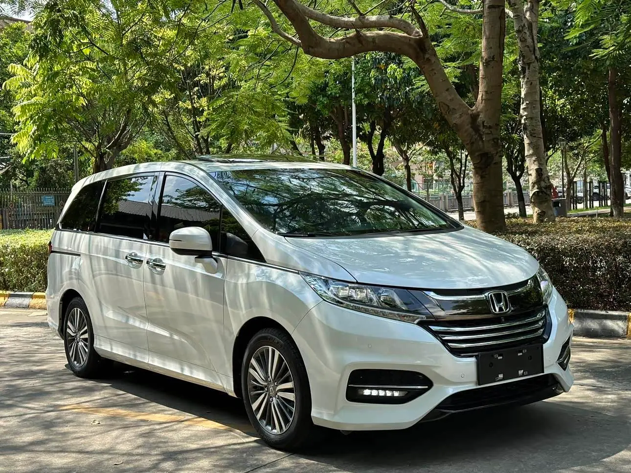 Honda Odyssey 2018 — ფოტო 3/20