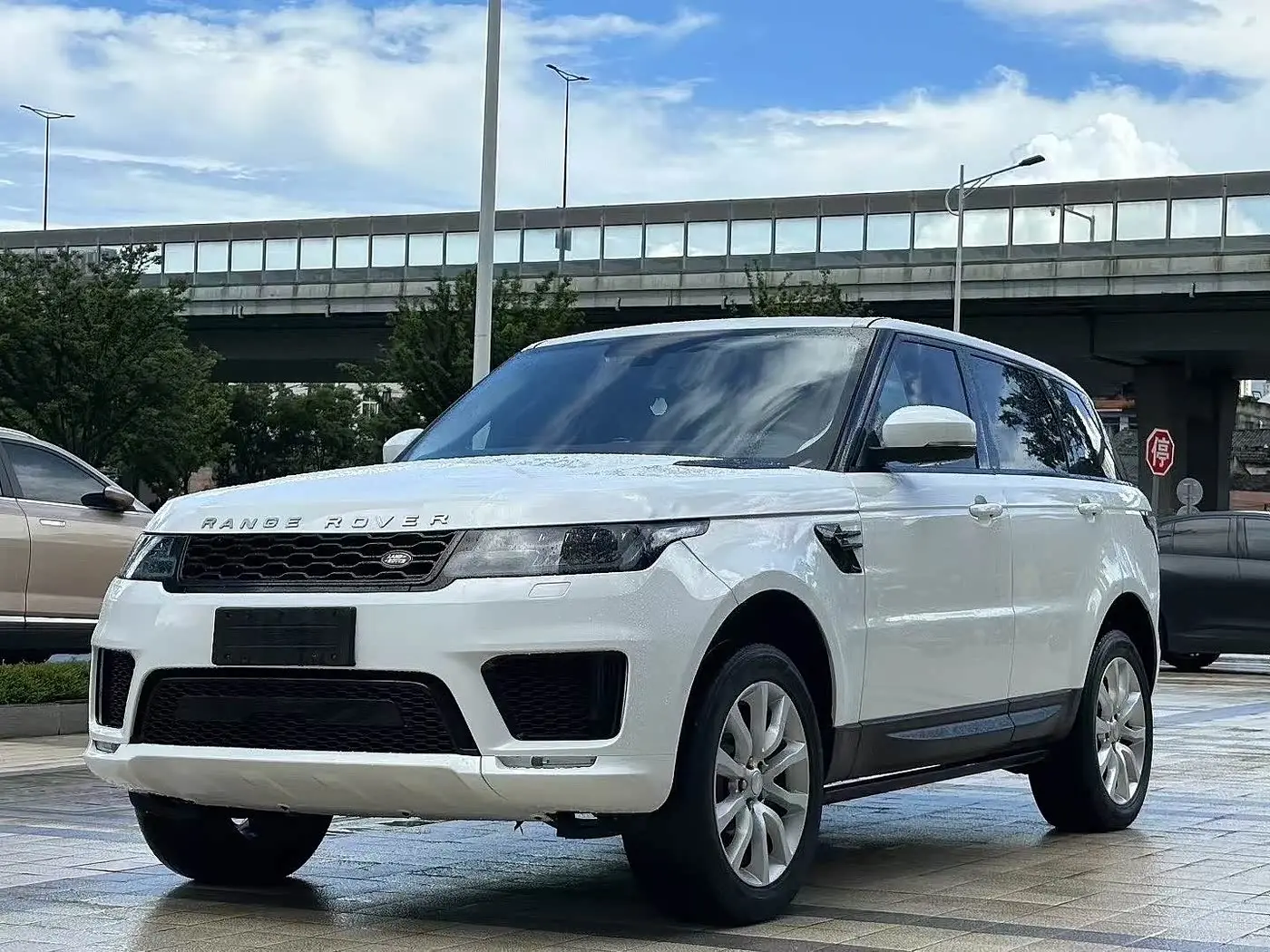 Land Rover Range Rover Sport 2016 — Photo 1/9