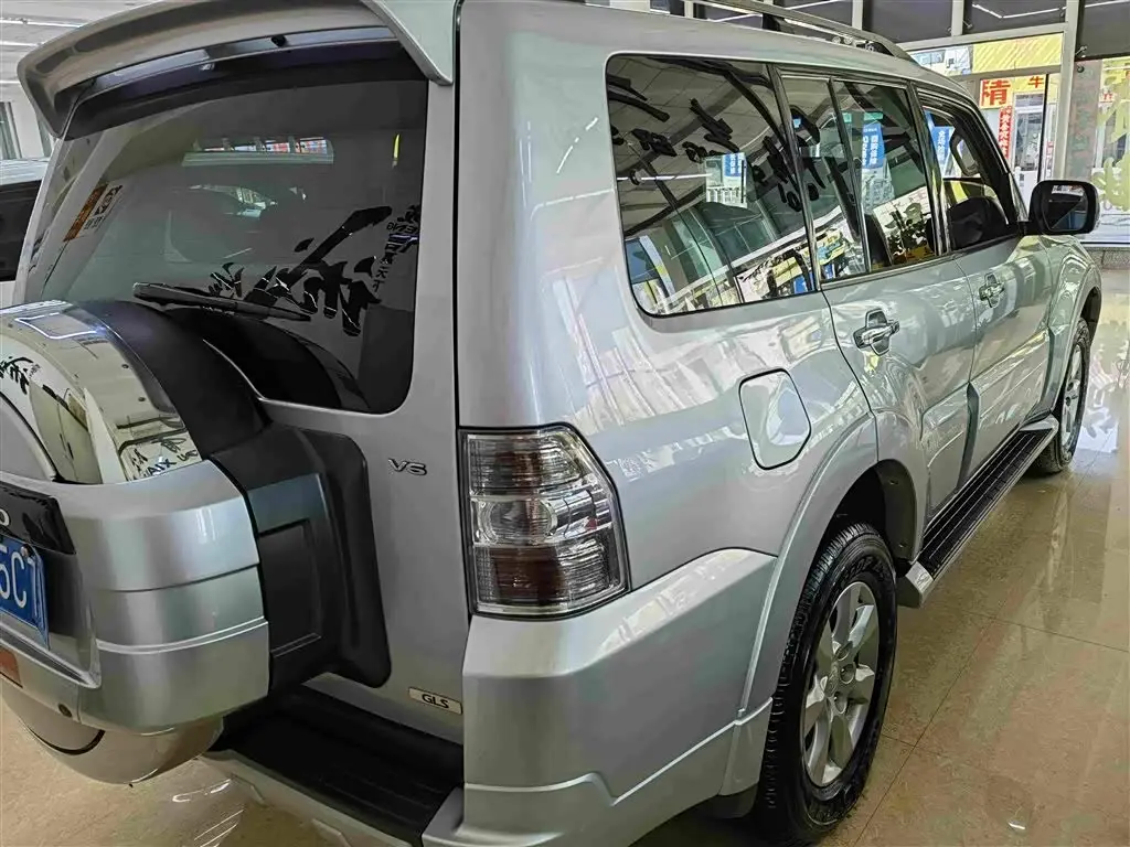 Mitsubishi Pajero 2015 — Photo 4/9