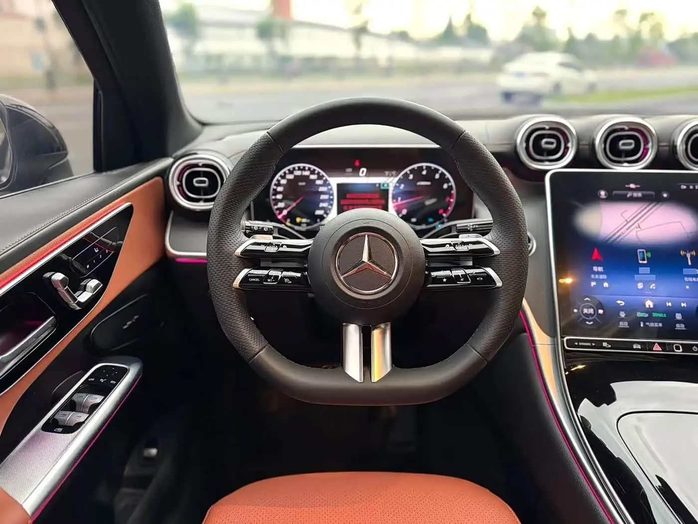 Mercedes-Benz GLC 2023 — Photo 7/10