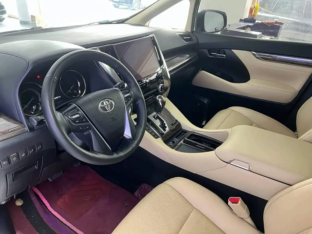Toyota Vellfire 2021 — Photo 7/12