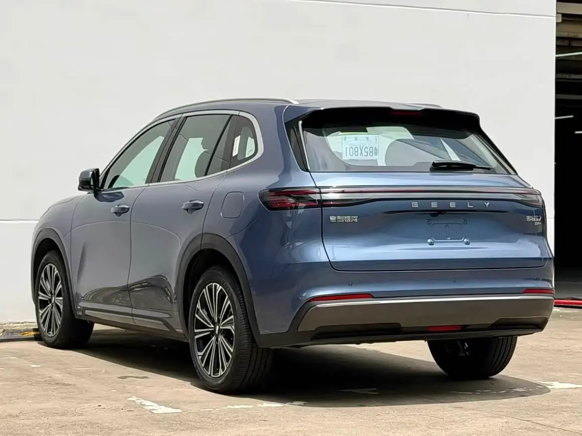 Geely Galaxy Galaxy Starship 7 EM-i 2025 — Photo 4/9