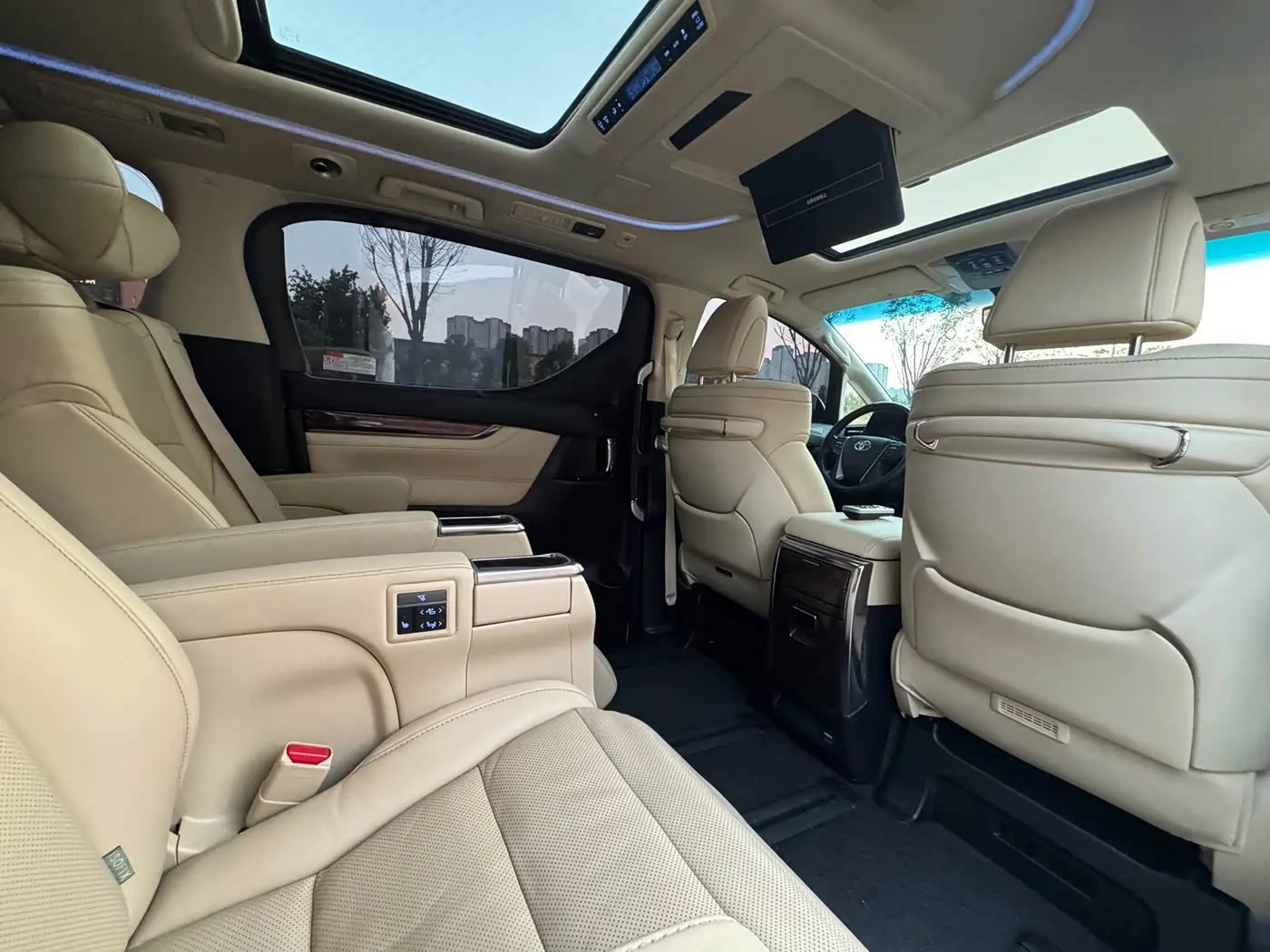 Toyota Alphard 2020 — Photo 13/20
