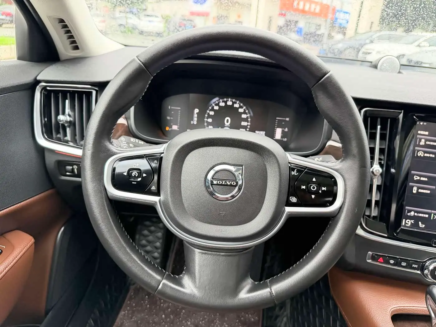 Volvo S90 2017 — Фото 9/20