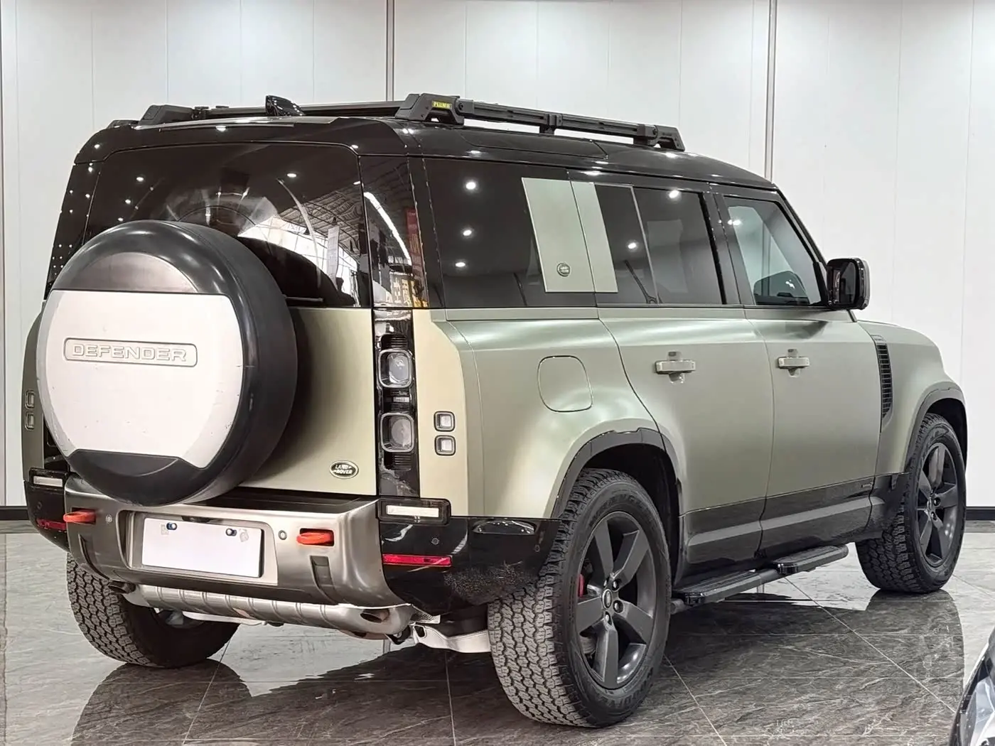 Land Rover Defender 2022 — Фото 4/19