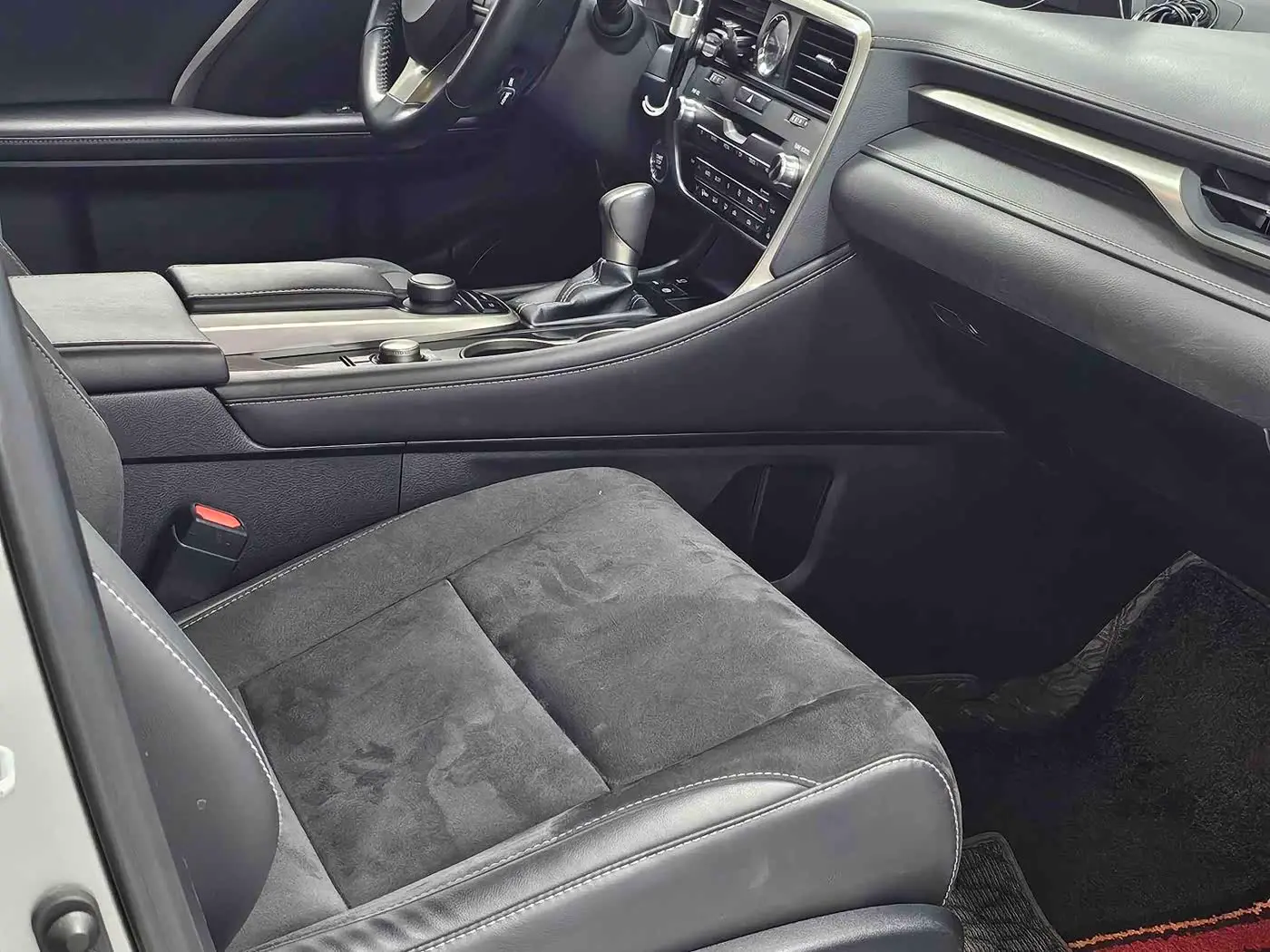 Lexus RX 2019 — Photo 7/16