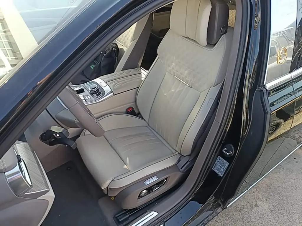 Hongqi H9 2022 — Photo 14/19