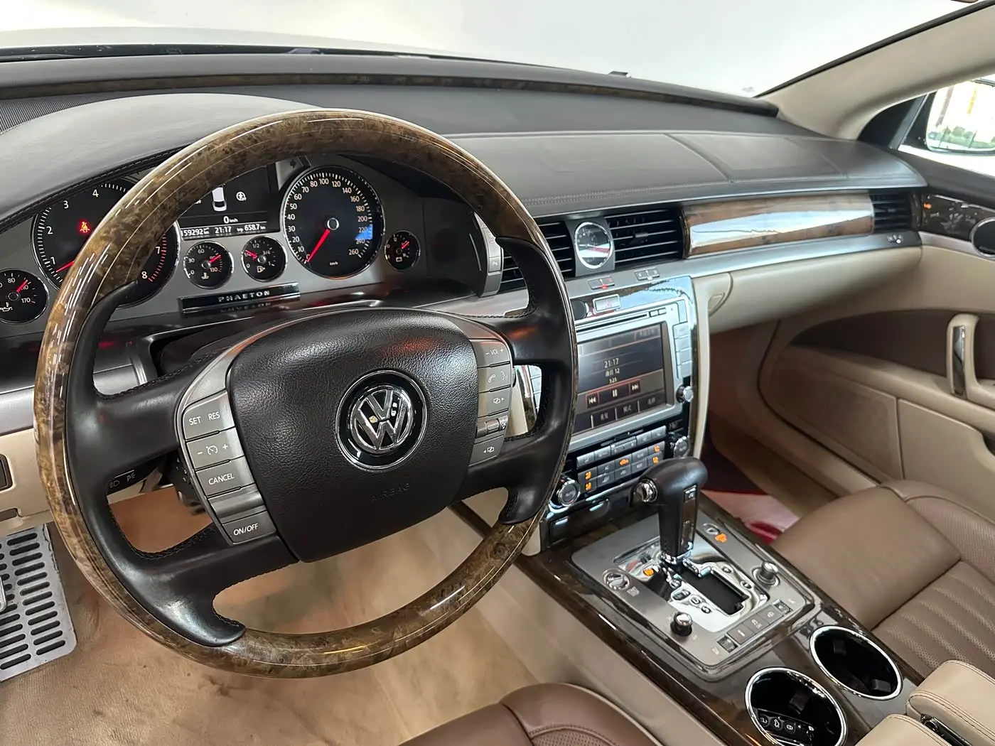 Volkswagen Phaeton 2014 — Фото 15/20
