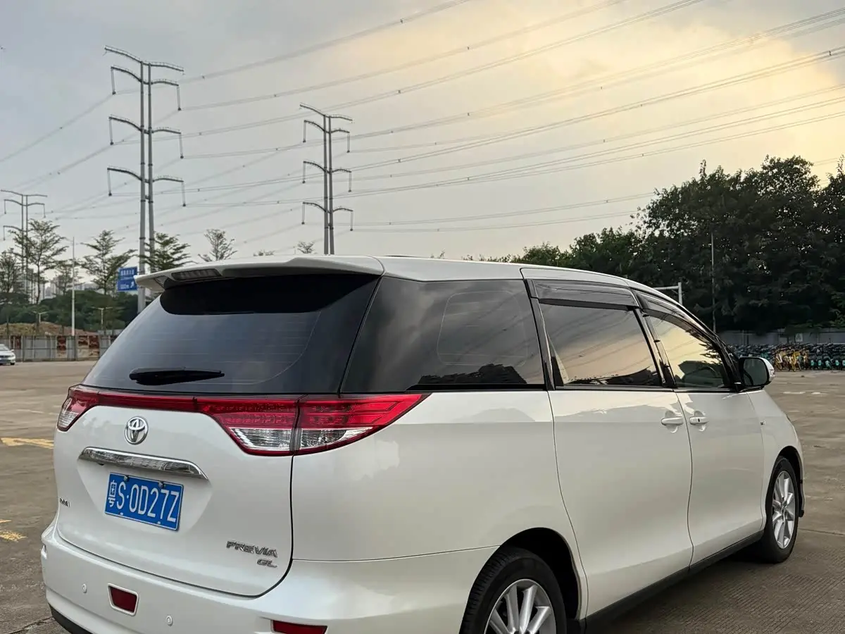 Toyota Previa 2013 — Photo 12/12