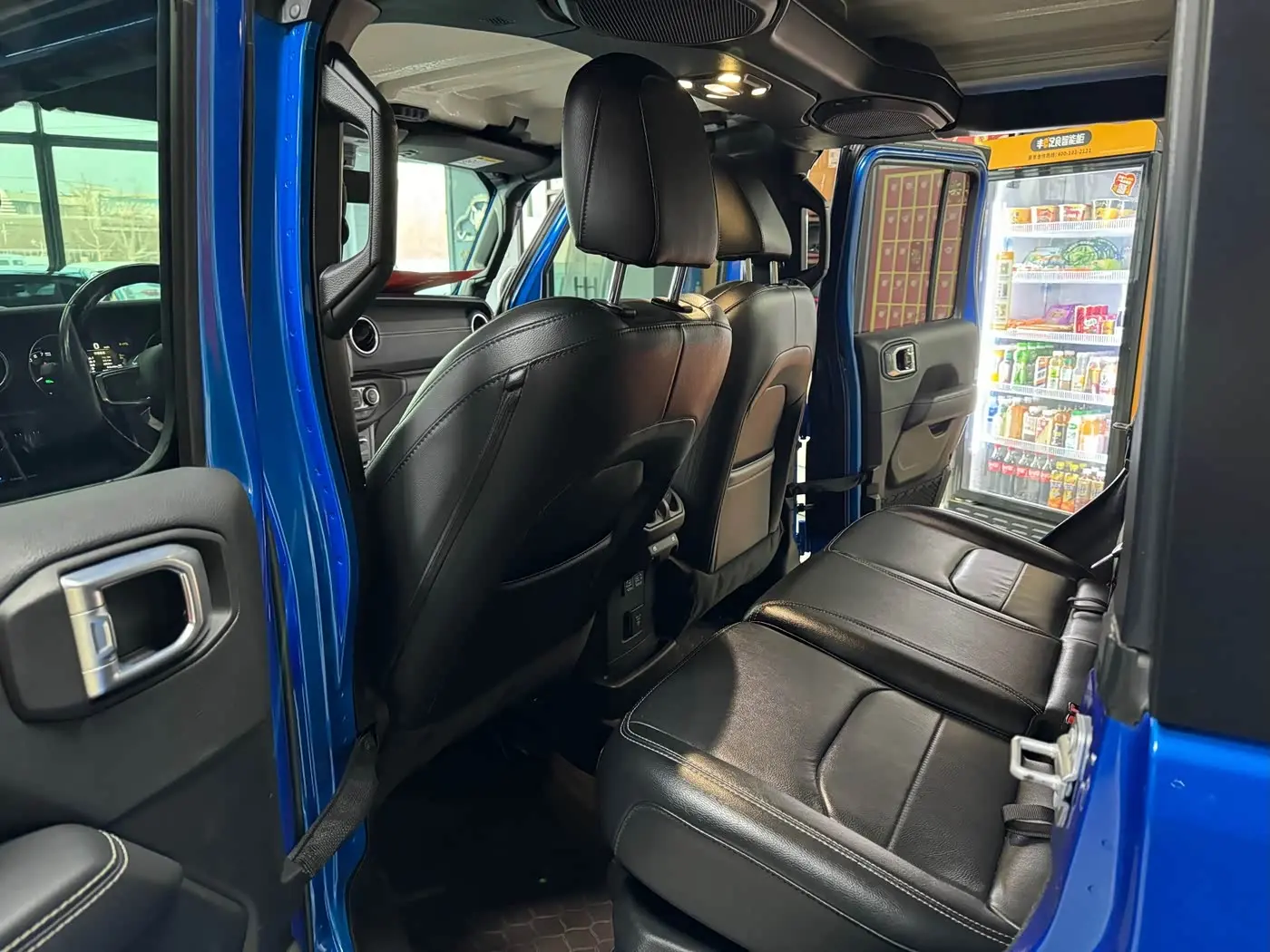 Jeep Wrangler 4xe 2022 — Фото 6/15