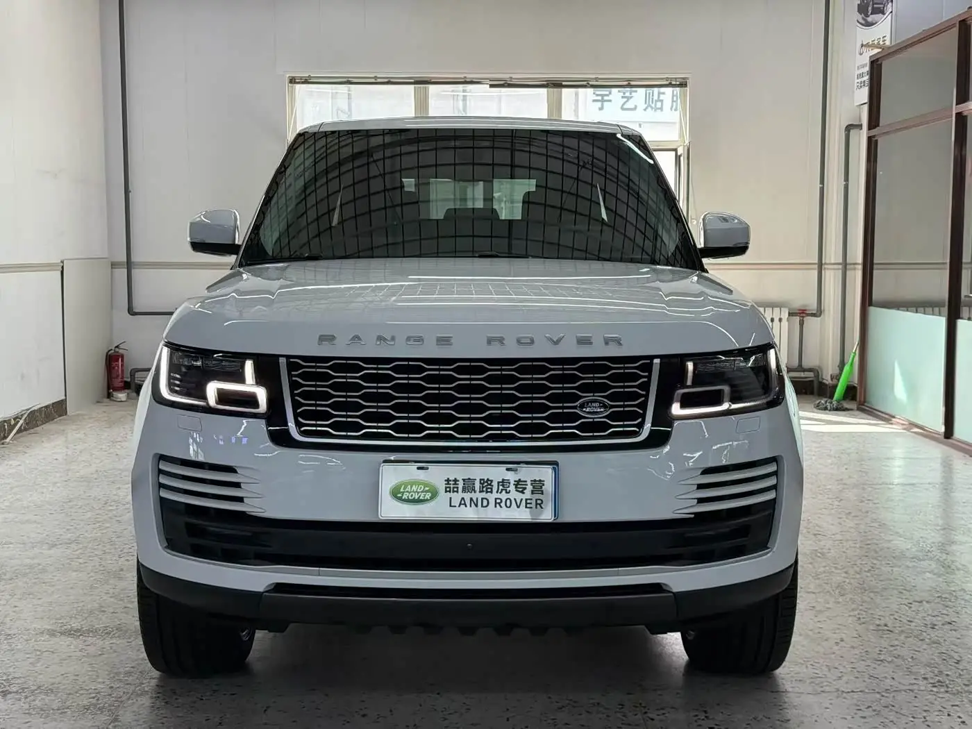 Land Rover Range Rover 2020 — Photo 2/9