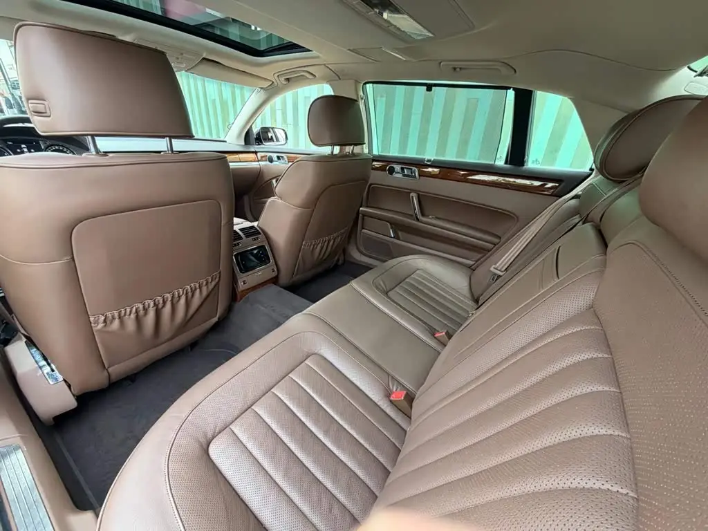 Volkswagen Phaeton 2015 — Photo 8/11