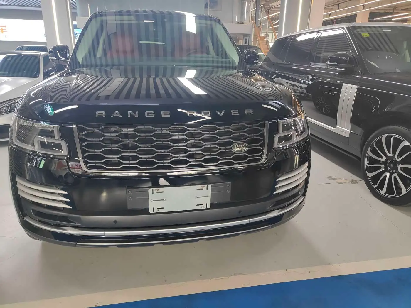 Land Rover Range Rover 2020 — ფოტო 2/10