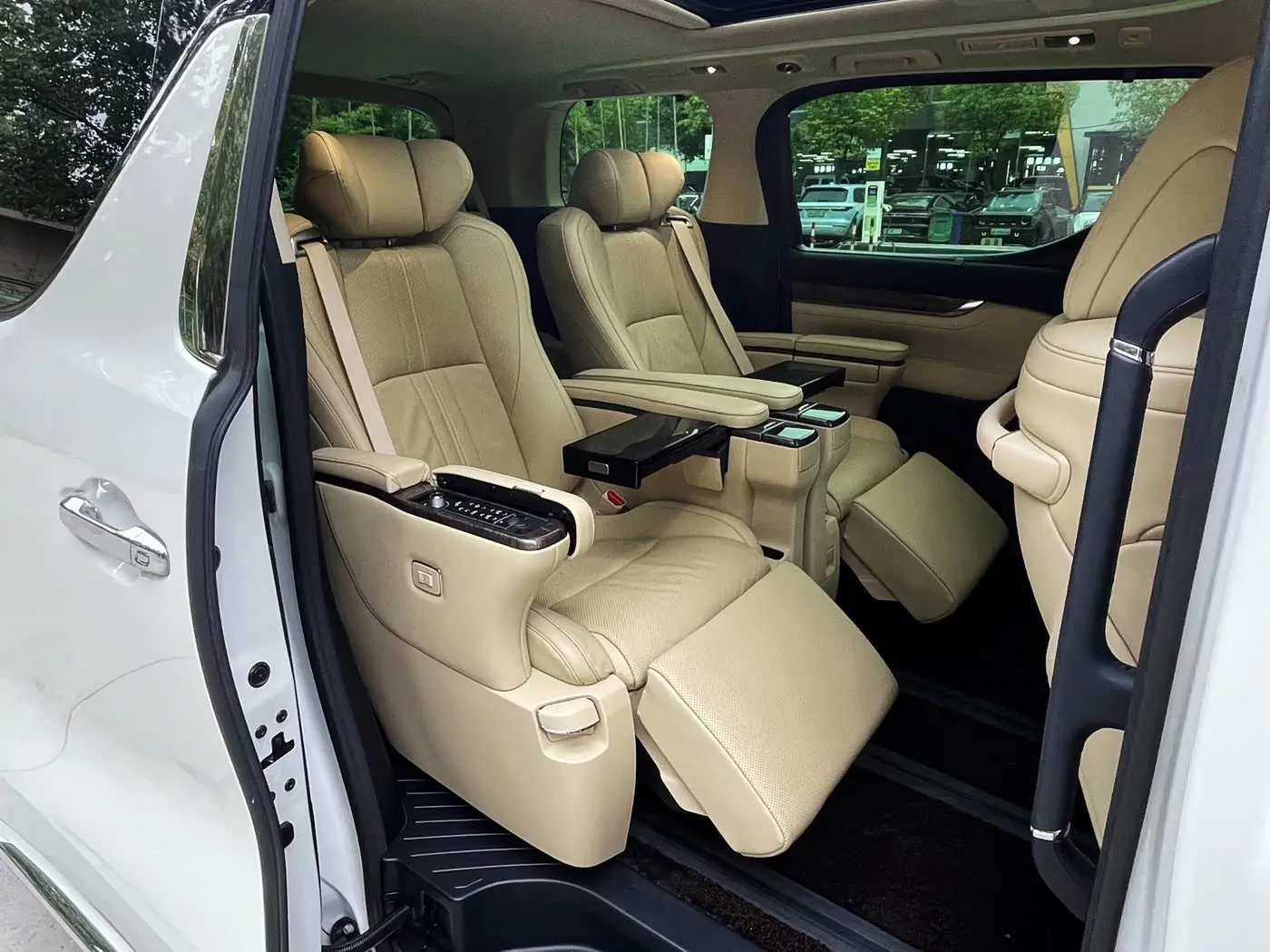 Toyota Vellfire 2022 — Photo 20/20