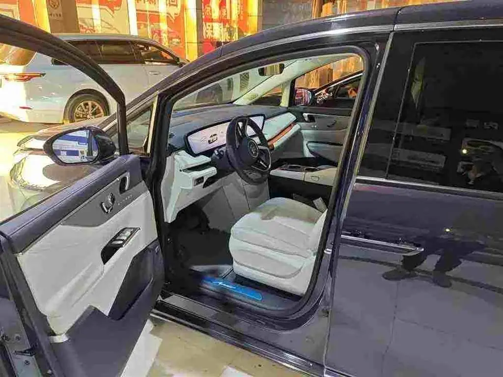 Buick GL8 New Energy 2025 — Şəkil 7/10