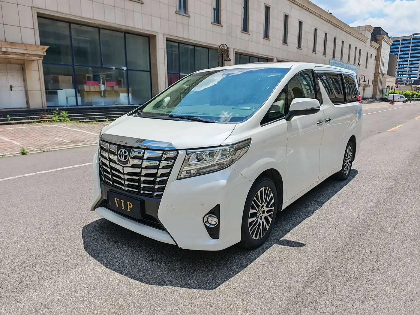 Toyota Alphard 2016 — Фото 1/18