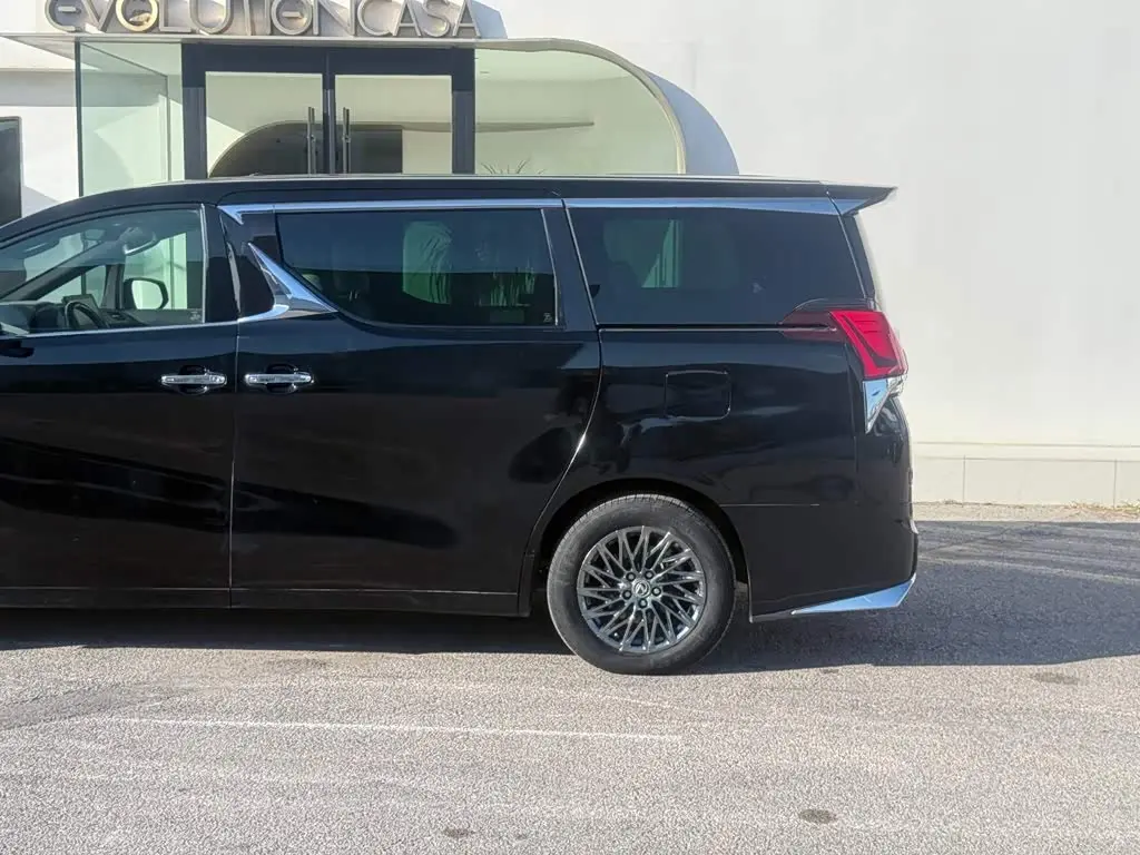 Toyota Vellfire 2020 — Photo 5/20
