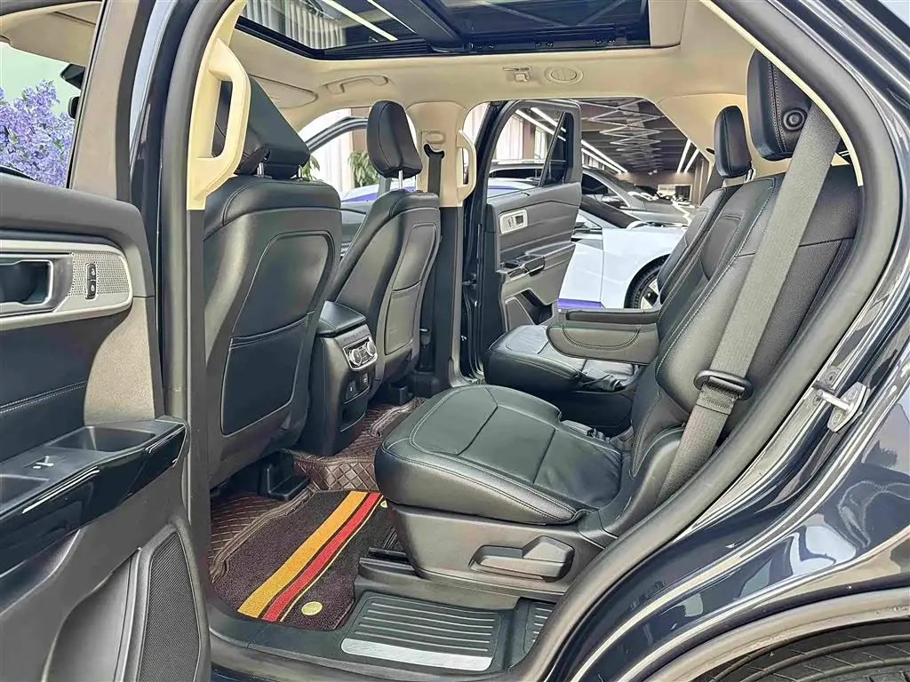 Ford Explorer 2020 — Фото 11/20