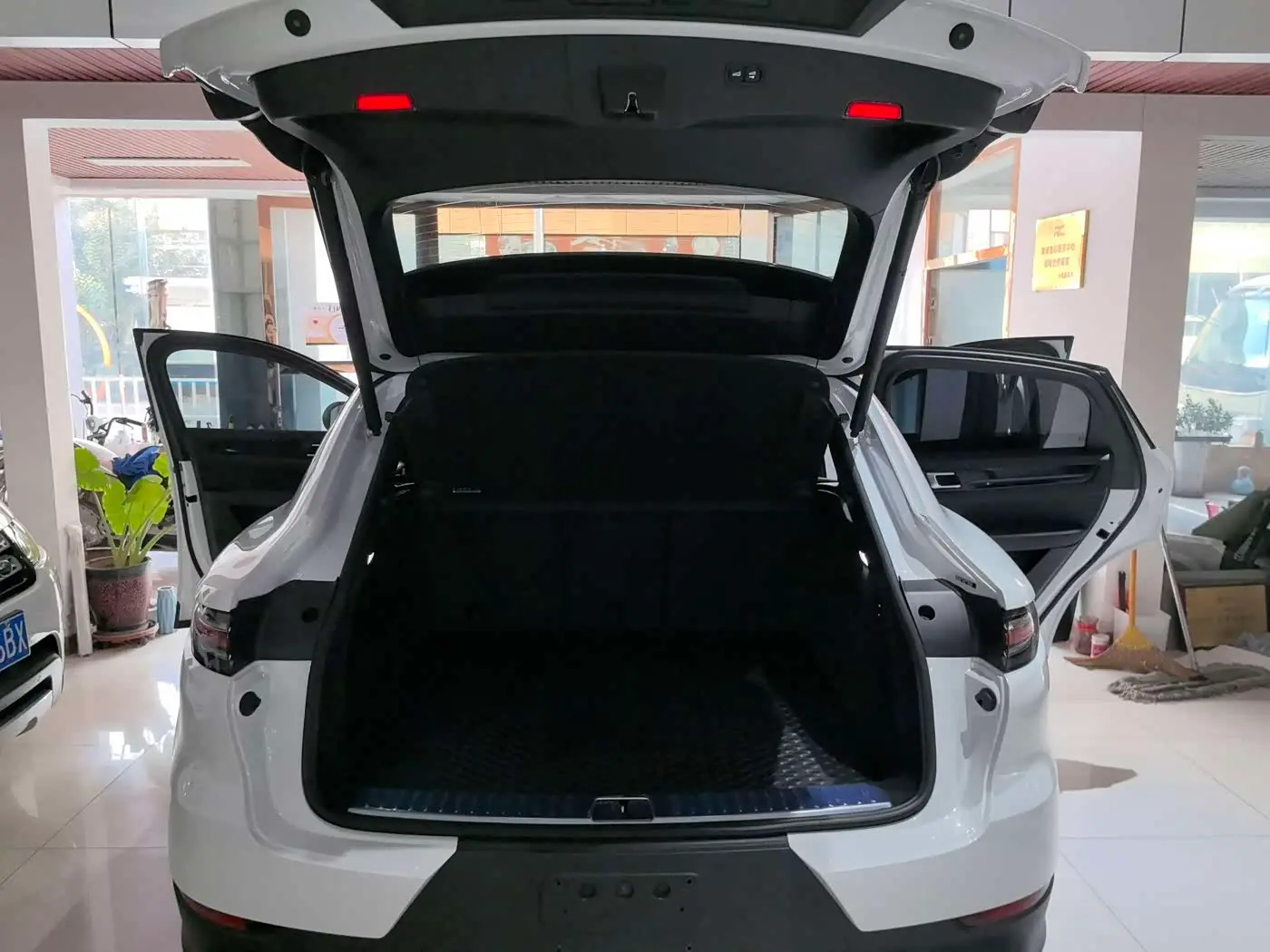 Porsche Cayenne 2021 — Photo 6/12