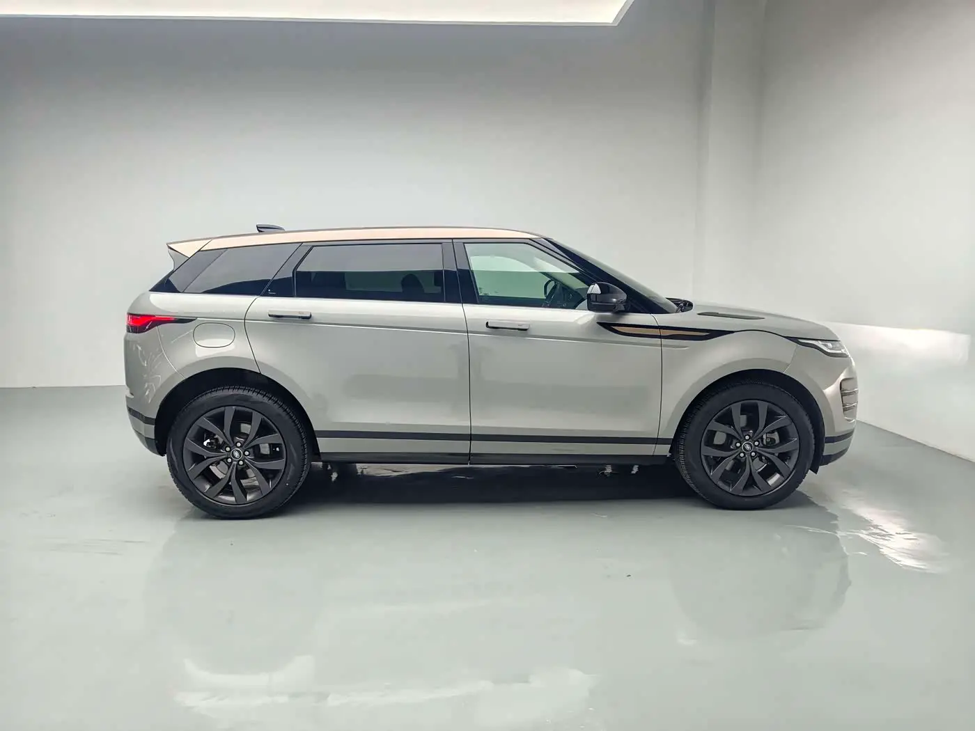 Land Rover Range Rover Evoque 2022 — Фото 9/18