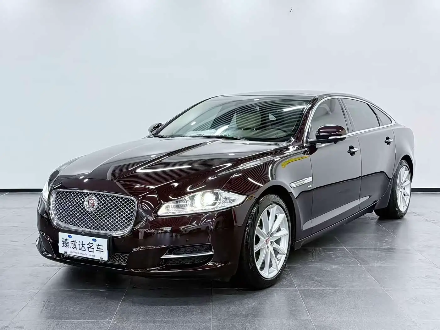 Jaguar XJ, 2015