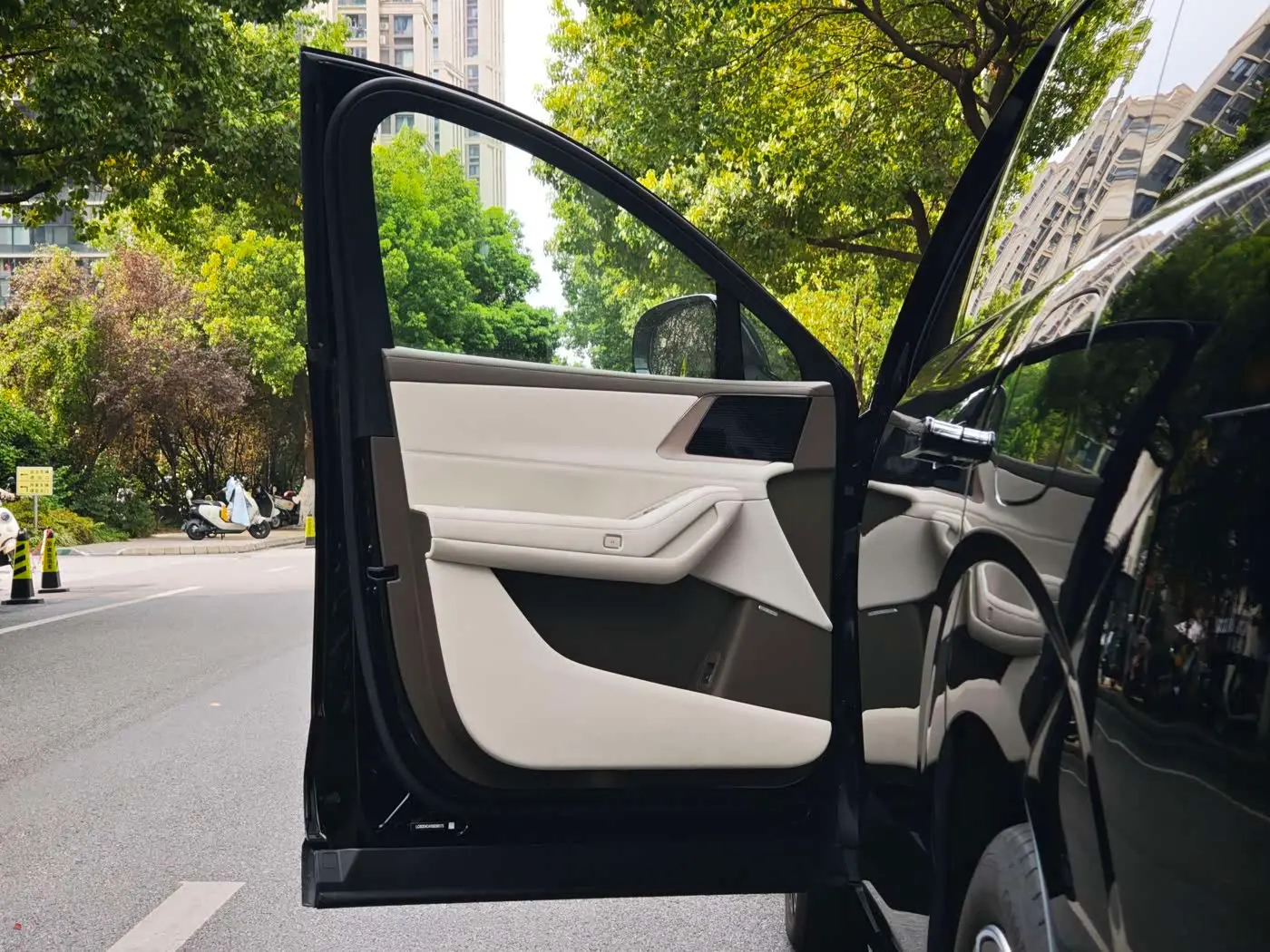 Denza N8L 2025 — Photo 9/18