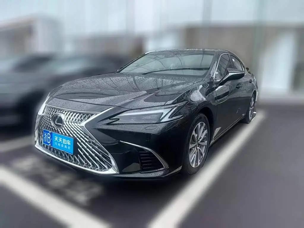 Lexus ES, 2025