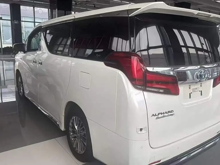 Toyota Alphard 2022 — Photo 9/9