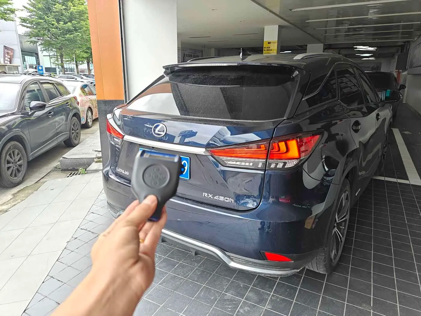 Lexus RX 2022 — Фото 4/5
