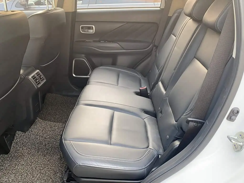 Mitsubishi Outlander 2019 — Photo 11/16
