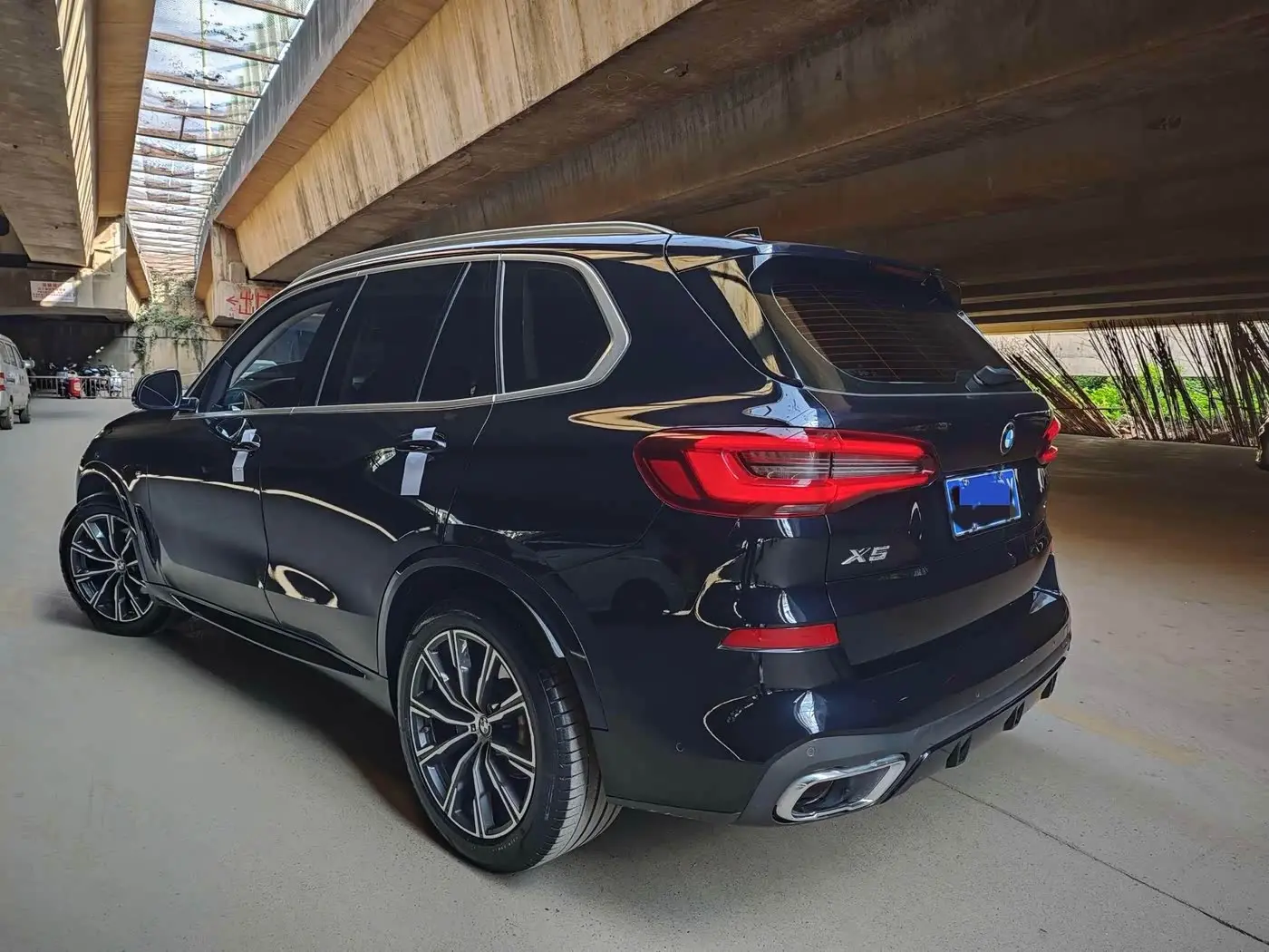 BMW X5 2021 — Фото 8/15