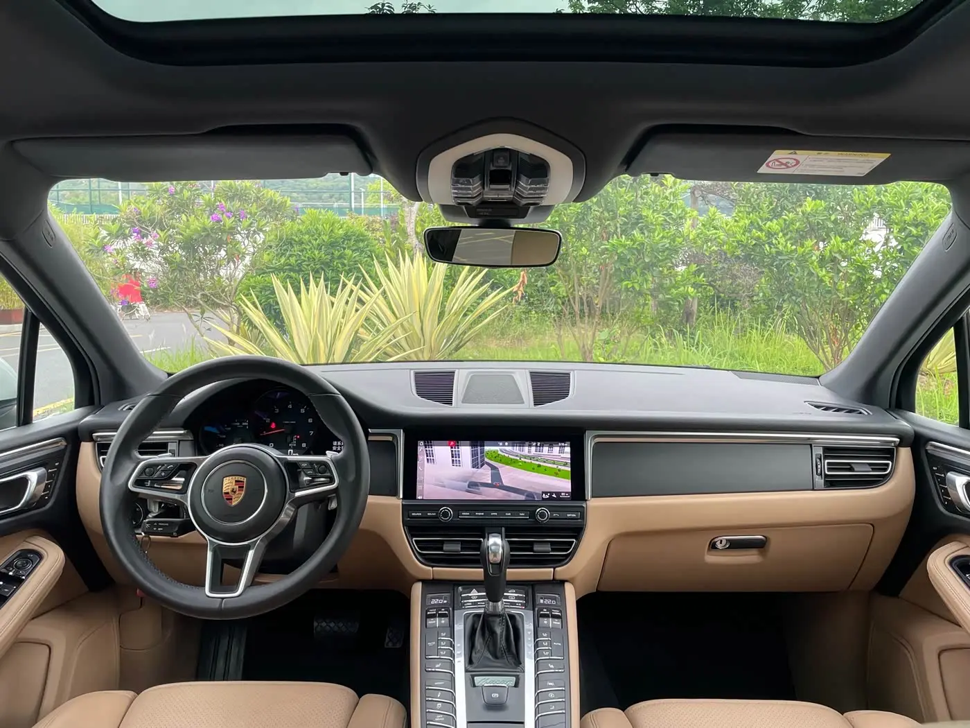 Porsche Macan 2019 — Photo 9/20