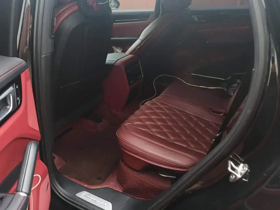 Porsche Cayenne 2019 — Photo 11/16
