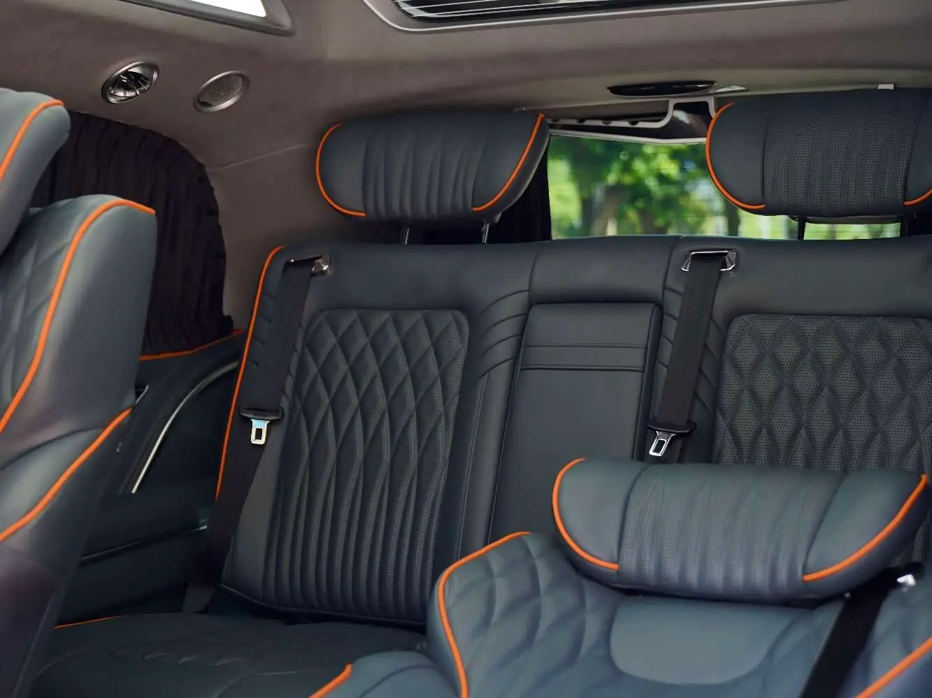 Mercedes-Benz V-Class 2024 — Photo 8/20