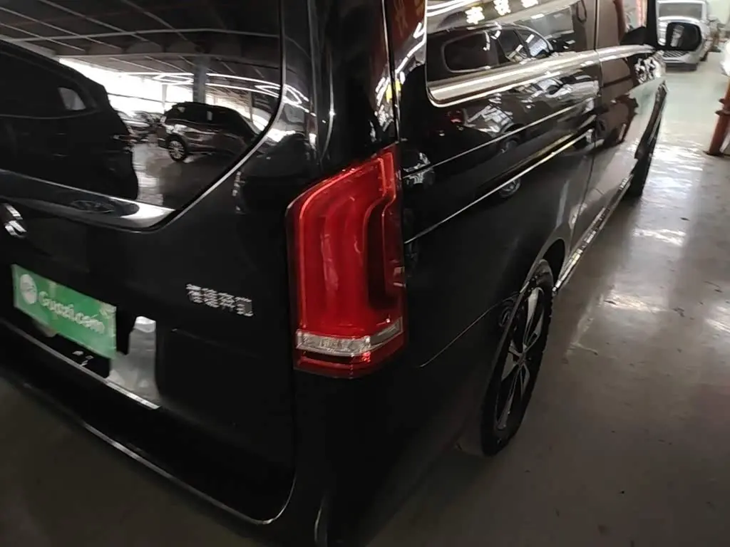 Mercedes-Benz V-Class 2021 — Photo 8/20
